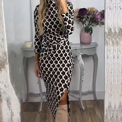 Elegantes Kleid mit seitlichem Schlitz und geometrischem Print für Damen