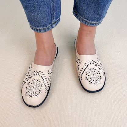 🔥 49% DISCOUNT 🔥Casual All-Match Hollow Slippers